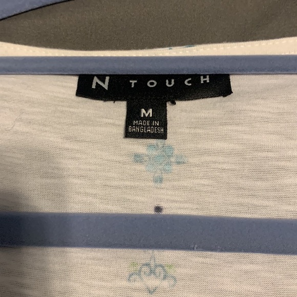 White with navy and turquoise patterned 3/4 length sleeve Medium - Picture 4 of 4